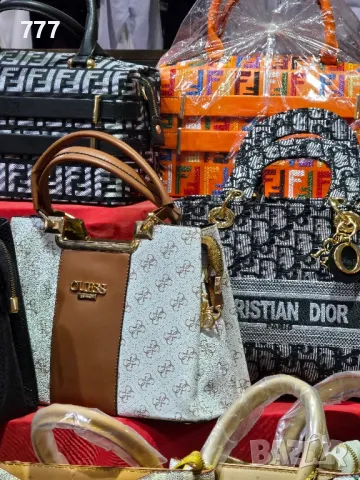 дамски чанти Dior, снимка 3 - Чанти - 48748618