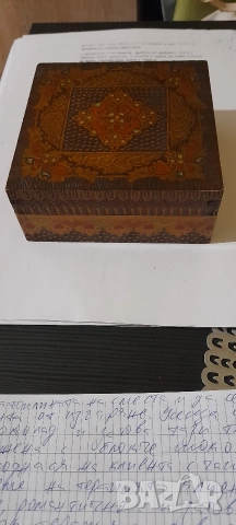 Старинна дървена кутия