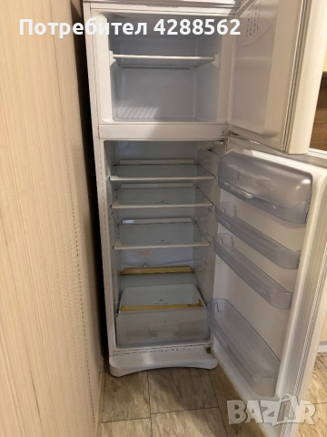 Хладилник Indesit и микровълнова, снимка 2 - Хладилници - 53069279