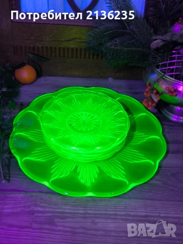 Ураново стъкло – арт деко комплект чинии, снимка 2 - Антикварни и старинни предмети - 52818229