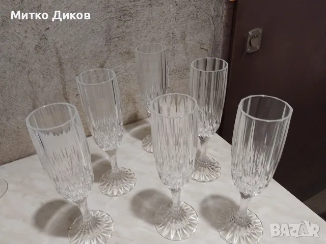 6 броя кристални чаши за вино нови маркови Н 205 мм долу фи 65 мм горе 500мм и чаша Н-130мм -200млл