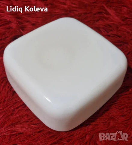 Бяла стъклена плафониера