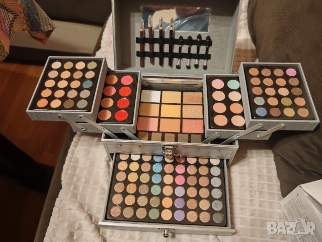 Многофункционален комплект гримове Miss Rose с чанта за носене Color Line