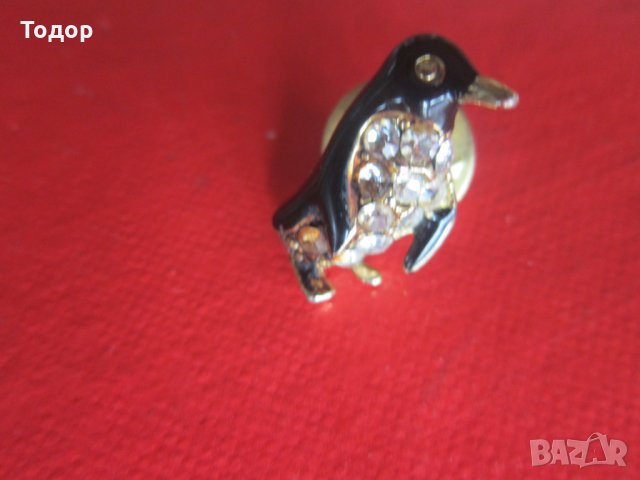 Позлатена брошка знак с камъни , снимка 2 - Други - 31953484