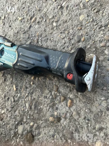 Саблен трион Makita за ремонт или части, снимка 3 - Други инструменти - 49929681