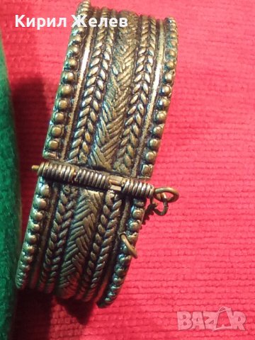 СТАРА БРОНЗОВА ВЪЗРОЖДЕНСКА ГРИВНА с ЩИФТ и СИНЯ КЕРАМИКА ОРНАМЕНТИРАНА 9839, снимка 4 - Антикварни и старинни предмети - 31720572