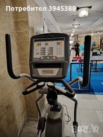 Професионален крос тренажор за фитнес Matrix, снимка 4 - Фитнес уреди - 52940202