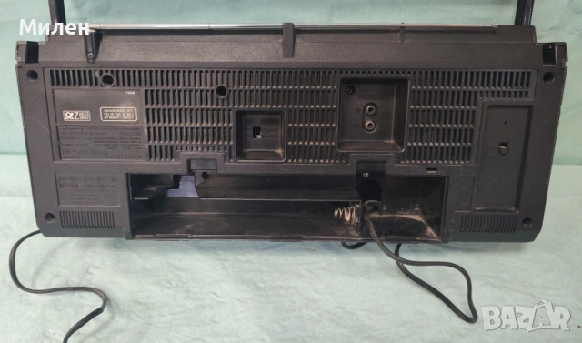 Hitachi TRK-720 E radio cassette player Хитачи радио касетофон работещ, снимка 10 - Радиокасетофони, транзистори - 53964994