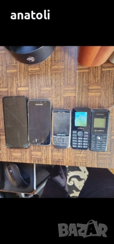 5бр телефона единия тръгва другите нетръгваг 