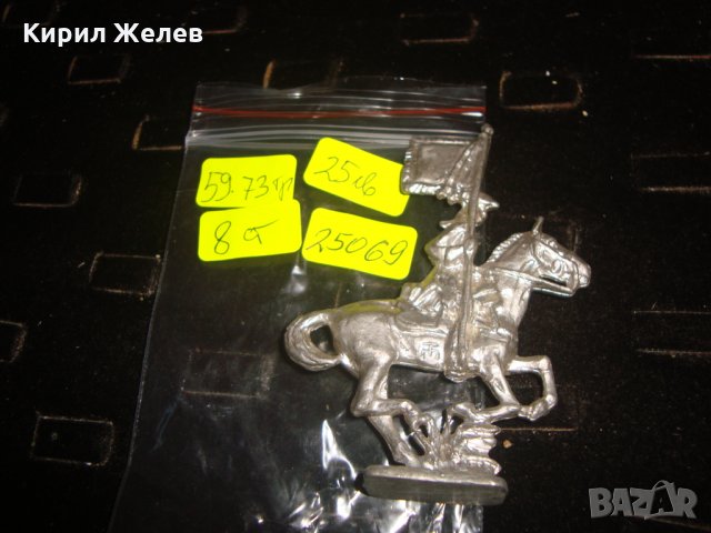 СТАР ОЛОВЕН ВОЙНИК РИЦАР КОННИК СТАТУЕТКА КАВАЛЕРИСТ ЗНАМЕНОСЕЦ 25069, снимка 4 - Колекции - 34370261