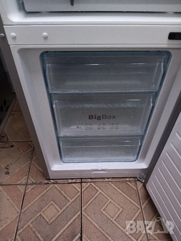 Иноксов комбиниран хладилник с фризер Бош Bosch А++ с две години гаранция!, снимка 5 - Хладилници - 53992012