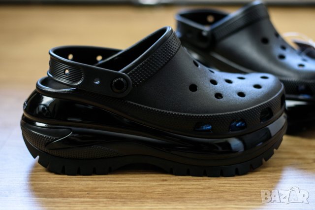 Оригинални платформи Crocs Mega Crush Clog, Черни, Размер 37-40, снимка 1 - Чехли - 42629166