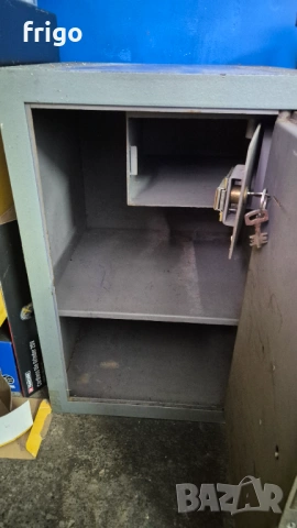 Метална каса, снимка 3 - Сейфове и каси - 54065294