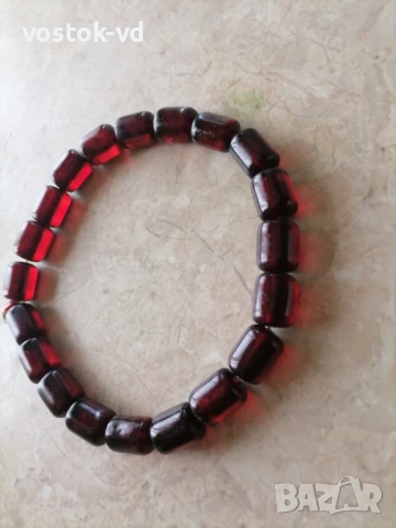 БРОЕНИЦА ЧЕРВЕН КЕХЛИБАР , снимка 2 - Други ценни предмети - 54357940