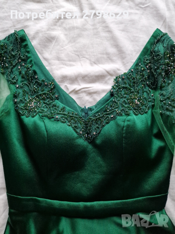 Зелена сатенена рокля с камъни и мъниста , снимка 2 - Рокли - 44735303
