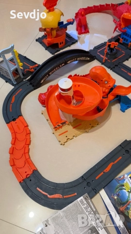 Hot WHeels град за игра, снимка 16 - Коли, камиони, мотори, писти - 52956188