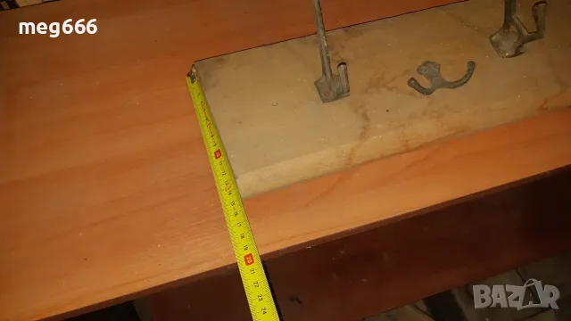 Стари дървени закачалки