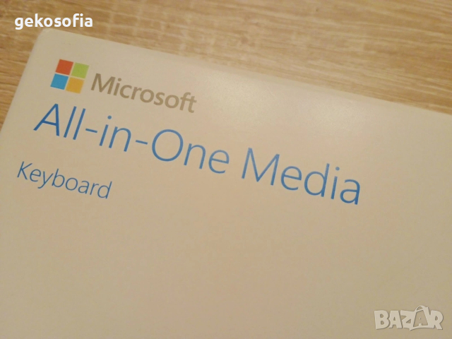 Майкрософт безжична клавиатура с тъч пад