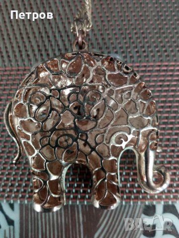 Продавам старинно,стилно и красиво слонче-колие.Порцелан и мед., снимка 3 - Антикварни и старинни предмети - 40584909