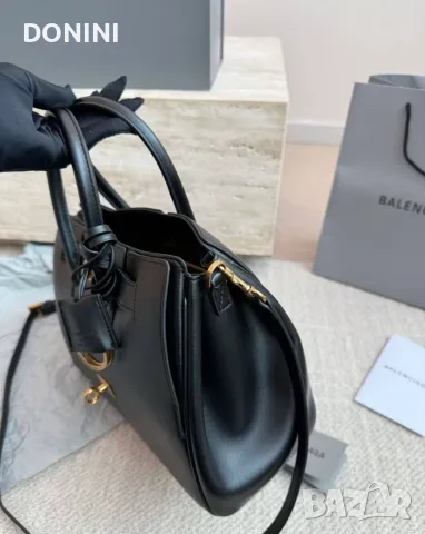 Balenciaga Дамска чанта, кожа, снимка 5 - Чанти - 56016869