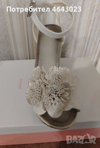 Романтични бели, кожени сандали с цвете, висока платформа, снимка 3 - Сандали - 52309577