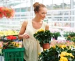 Продавач в цветарски магазин, снимка 2