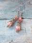 Нежни Викториански обеци в розово с прекрасни филигрирани орнаменти в сребърен цвят., снимка 1 - Обеци - 29578556