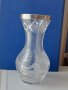Стара кристална ваза със сребърна гривна.