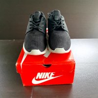 Nike Roshe Run маратонки черни с бяла подметка с кутия, снимка 3 - Маратонки - 29127654