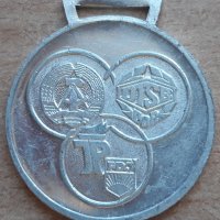 медал за млади спортисти.Източна Германия 1970-80, снимка 2 - Други ценни предмети - 33807164