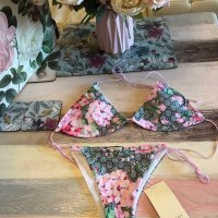 Бански бикини Гучи*м/Л*Gucci Blooms Supreme Floral Bikini , снимка 1 - Бански костюми - 38056494