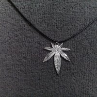 Колие с листо марихуана, снимка 3 - Колиета, медальони, синджири - 35545557