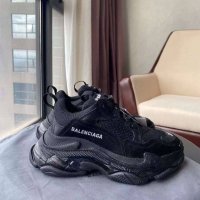 Налични дамски маратонки Balenciaga модел Triple S реплика, снимка 2 - Маратонки - 38518375