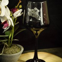 Лазерно гравирана по ваш избор стъклена чаша за вино , снимка 2 - Чаши - 42856027