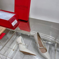 Valentino (реплика) 61, снимка 4 - Дамски обувки на ток - 44518377