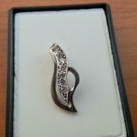 Сребърна висулка медальон с циркони, снимка 1 - Антикварни и старинни предмети - 42770920