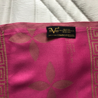 Versace шал в розово 100% оригинал, снимка 3 - Шалове - 36392072