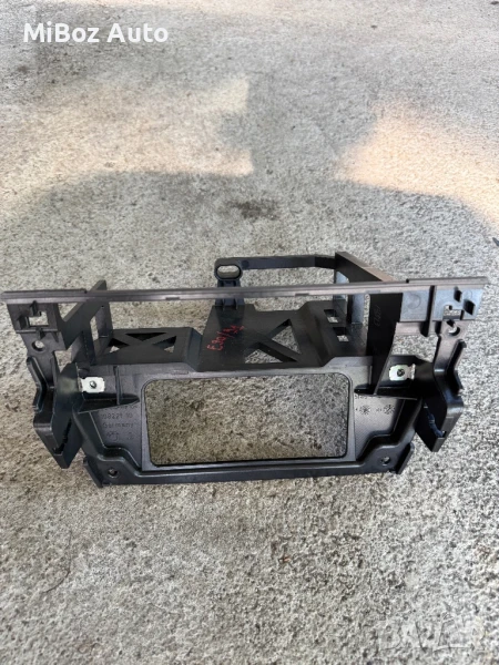 Рамка радио БМВ Е90 91 BMW, снимка 1