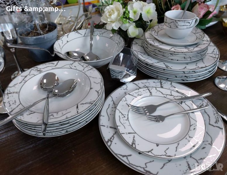 Красив порцеланов сервиз за хранене със сребърен декор от 31 части, снимка 1
