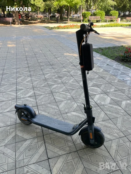 Електрическа тротинетка Ninebot f30e с зарядно и кутия, снимка 1