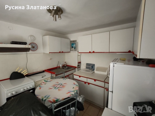 Продавам обзаведена двуетажна къща в с. Владо Тричков, снимка 3 - Къщи - 52330117