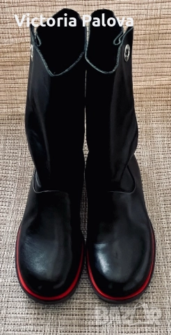 Модна къща JIL SANDER култови кожени ботуши с червена подметка, снимка 2 - Дамски ботуши - 52484363