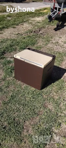 газов хладилник Elektrolux ( 12 и 220 волта )