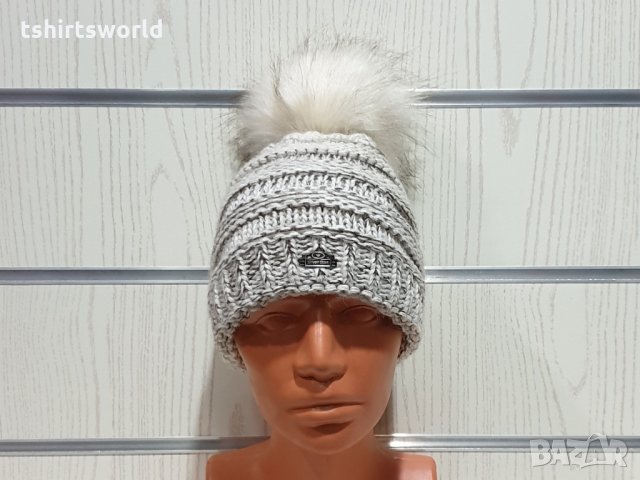 Нова дамска плетена шапка бял меланж с помпон/пух, снимка 5 - Шапки - 30963144