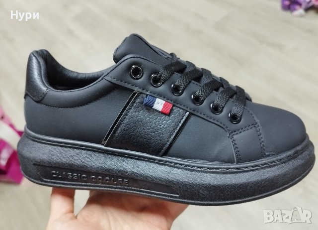 Черни дамски кецове