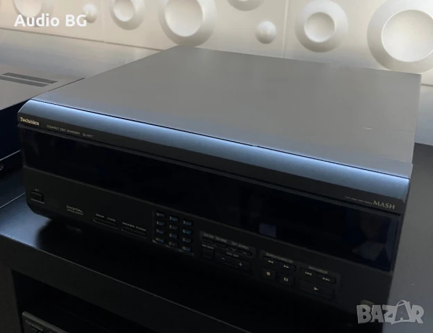CD чейнджър Technics SL-MC7 Top Changer, снимка 2 - Декове - 50892374
