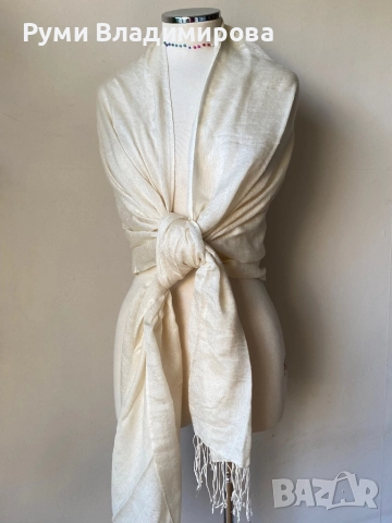 Шал в цвят екрю от пашмина, снимка 4 - Шалове - 52532161