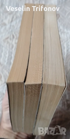 Продавам "Конклав на сенки" на Реймънд Фийст, снимка 4 - Художествена литература - 53216097