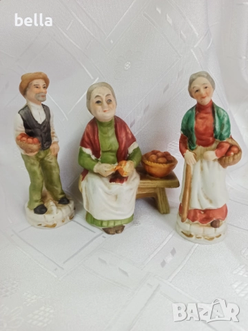 Селска идилия-Неглазиран порцелан -3 пластики .