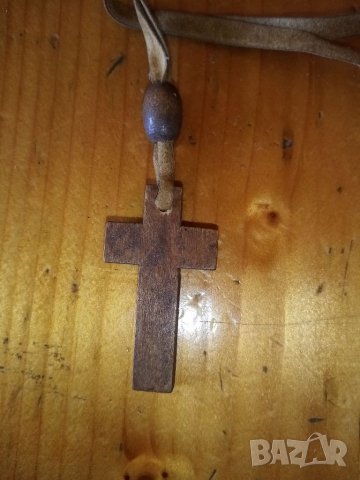 Колие с дървен кръст, снимка 2 - Колиета, медальони, синджири - 33695522
